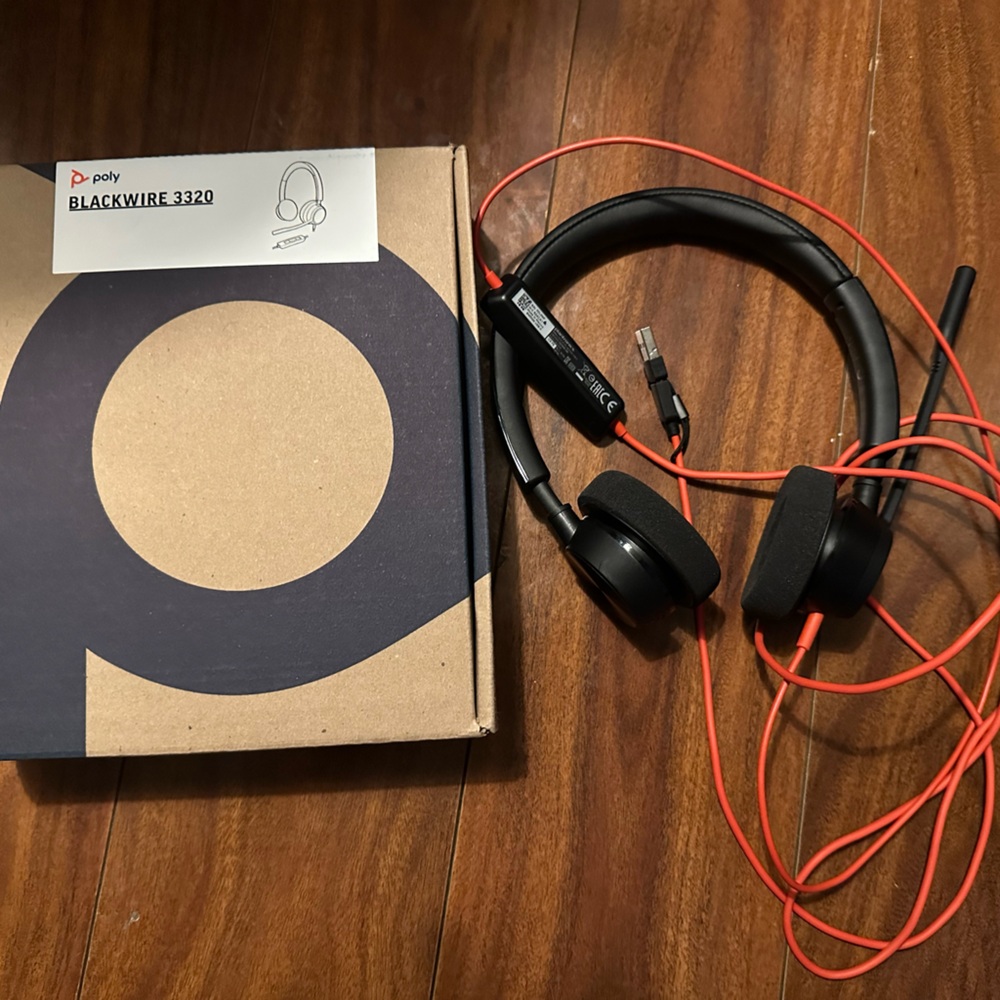 Poly Blackwire 3320 Headset - Classic Black